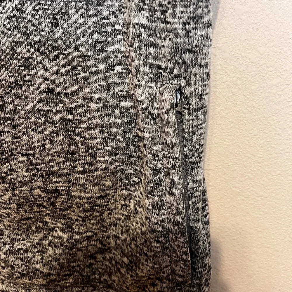 Men's Merona Gray Fleece Vest. Side and top pocket. Front zipper. Size XXL - Picture 3 of 6